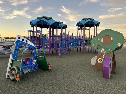 Montague Elementary School - Play Yard