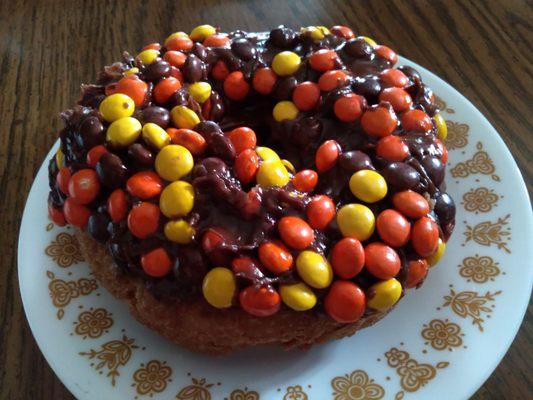 Reese's pieces donut! Look at those toppings! Yummm!