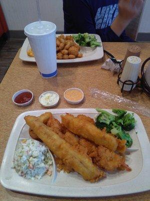 Big pieces of fish, crunchy shrimp and tender veggies. Fash, hot service.