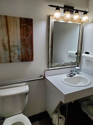 Oct 2020: Bathroom near massage area