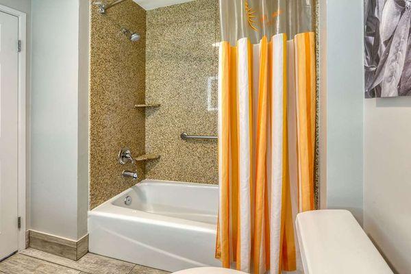 Guest room bath