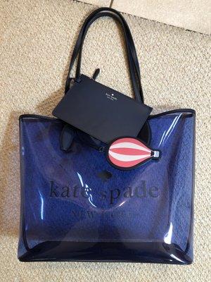 Empty tote with 2 accessories