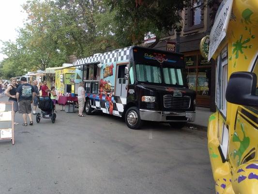 Downtown Lincoln Food Truck Mania