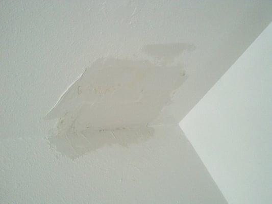 The "fixed" ceiling. It remained like this until I moved out.