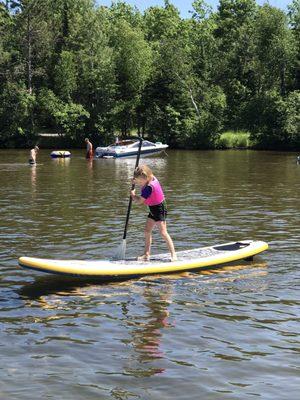 There were 2 standup paddle boards available to borrow...so much fun