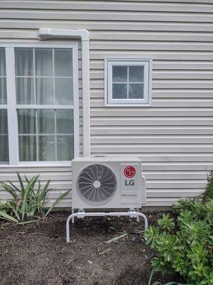 Duct-less heat pumps