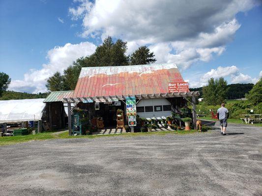 River's Edge Farm Stand Open May - October