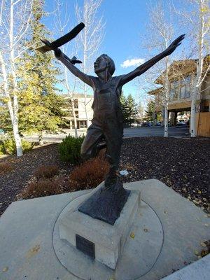 Wings, bronze statue outside WF bank park city ut 11~18