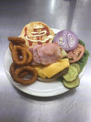 Hawaiana burger deluxe   With crispy onion rings