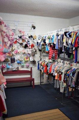 Cutie Patootie consignment offers current and affordable kid's clothes from size newborn to 16!