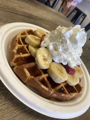 Waffle w banana, strawberry and sugar free whip cream