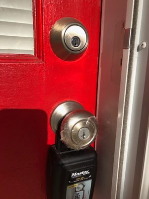 Commercial locksmith services and office locksmith services require a higher level of professional training and experience. Faris Locksmith