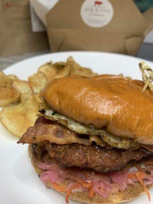 Longanisa burger with garlic Parmesan chips @veefoodlife