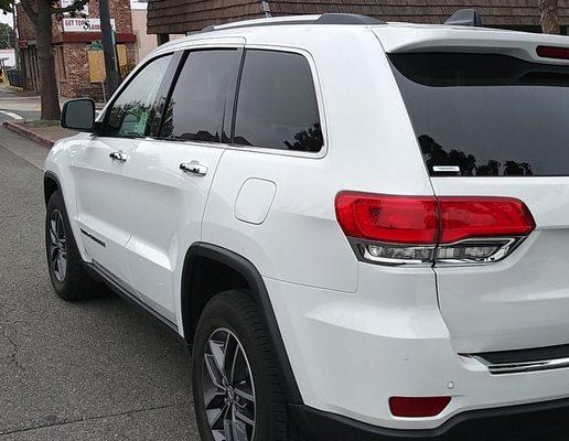 2017 Jeep Grand Cherokee repair & painting 05