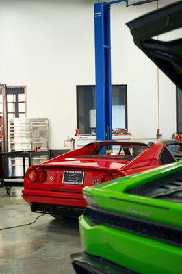 328 GTS & Huracan in for an oil change