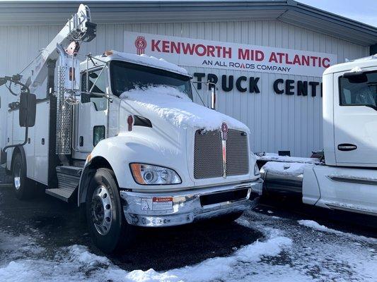 Kenworth Mid Atlantic offers a variety of work trucks, including Stellar Mechanics Crane Trucks!