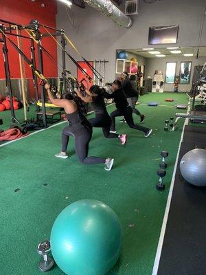 Group Training (TRX) split lunge