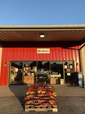 Gordons Farm & True Value Hardware