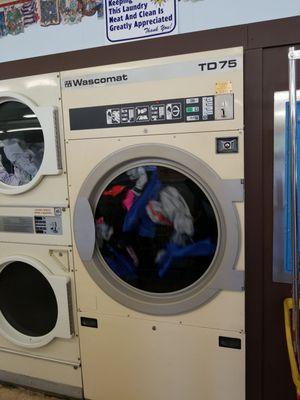 This place in known for its huge folding table and huge washers and dryers,only laundromat in town with AC,attendant is amazing.