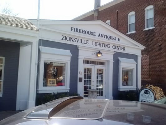 Shop located on Cedar Street just one block off Main Street. Entrance to shop.