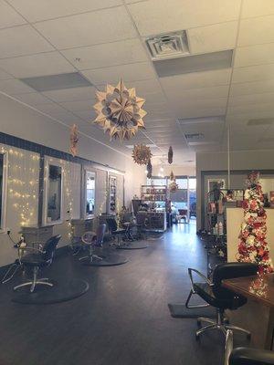 What a beautiful salon! The staff is so friendly and talented. Everyone should come here!