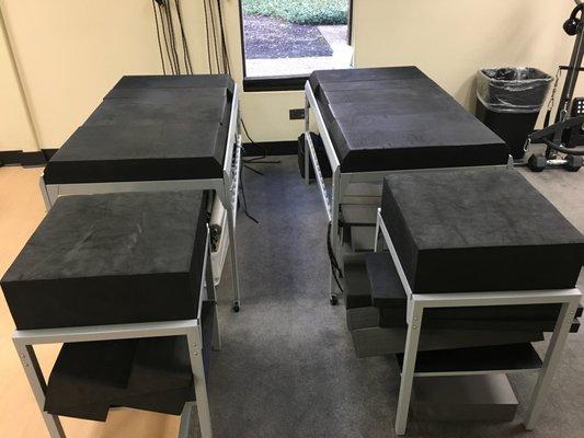 Traction/stretching tables