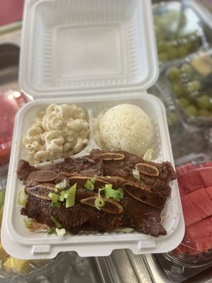 BBQ short rib with rice and macaroni sald