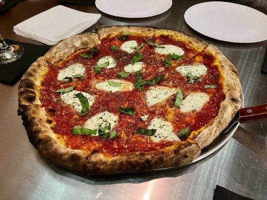 Fresh mozzarella pizza