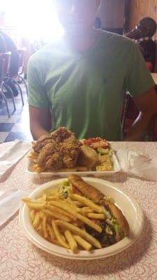 Amazing roast beef poboy and fried chicken. Definitely a place to stop by.