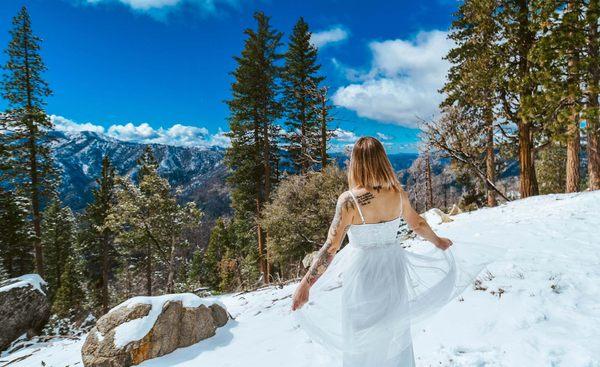 A bride looks out over the mountains in California