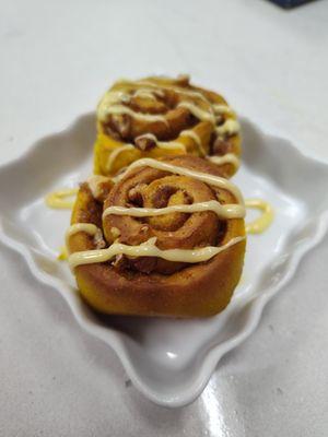 Vegan Cinnamon rolls with orange marmalade.