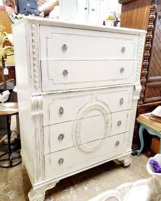 Shabby chic dresser