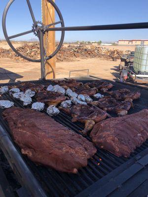 Pollos asados y costillas