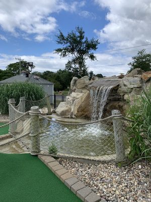 Mini golf waterfall