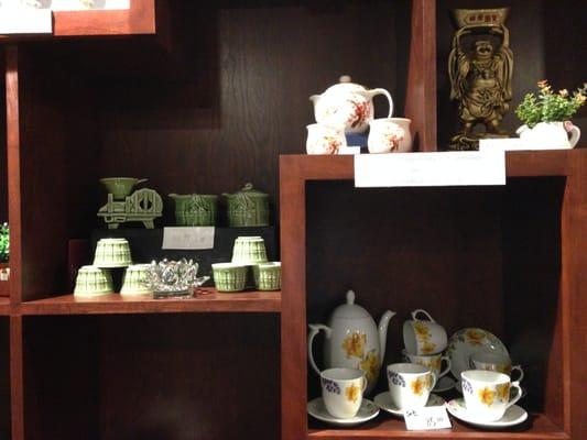 More close up look of some teapot sets.