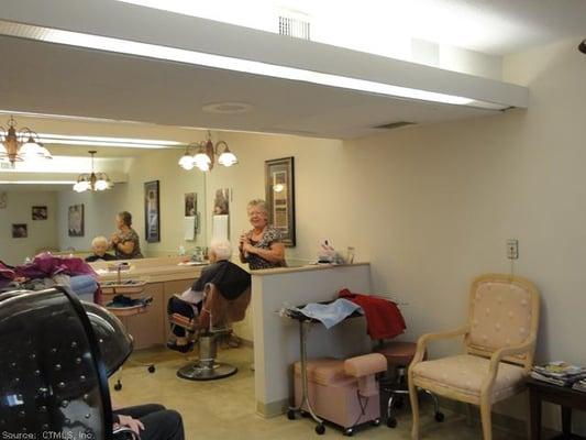 Beauty Salon/Mani/Pedi