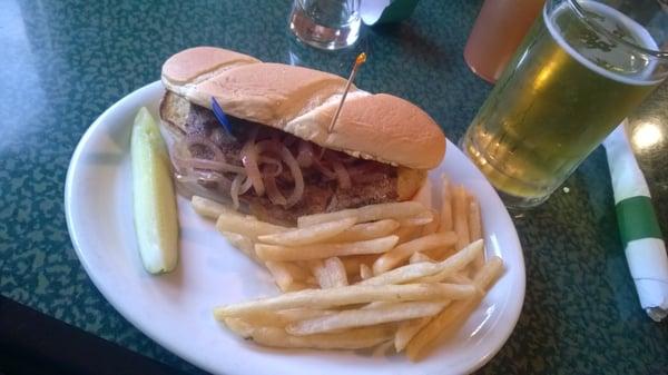 Steak sandwich with fries