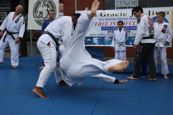 Newton Casemiro (Head Instructor) demonstrates how to execute the Tai-Otoshi forward throw. Well done Newton!