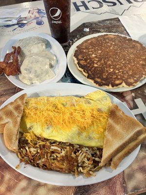 Omlette hashbrowns biscuits & gravy pancakes