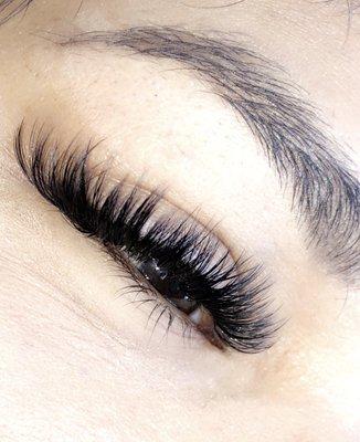 BOMBSHELL VOLUME LASHES