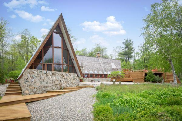 Frank Loyd Wright inspired home sold in Columbia County, NY