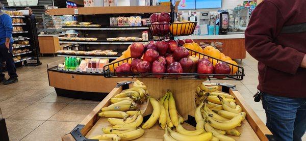 Fresh fruit in good shape. This type of thing can sometimes be pretty battered & beat up. These are fine.