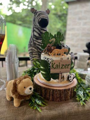 Zoo Atlanta Birthday Party! Birthday cake and table decor