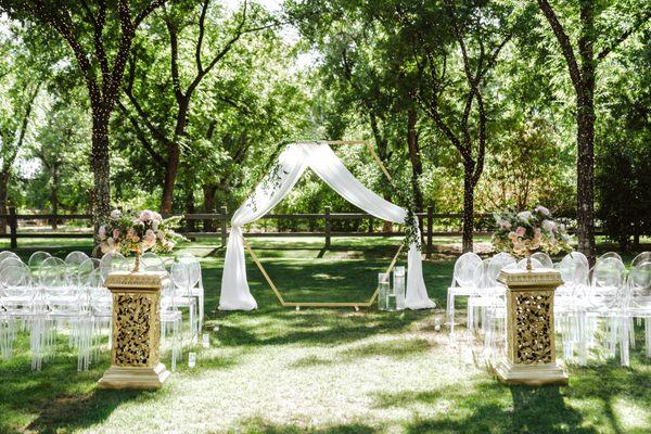 Wedding Decor & Arbors