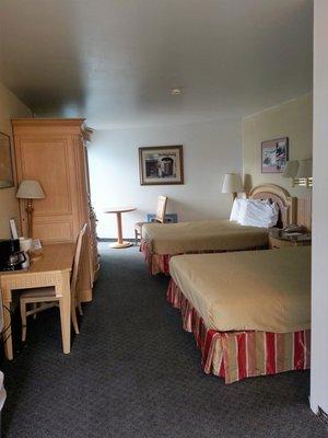 Two queen bed with views of Grand Coulee Dam.