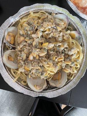 Linguine Pasta with White Clam Sauce