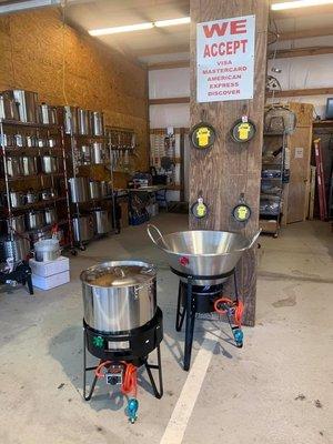 Stock Pots, Burners for outdoor cooking, and Lodge cookware