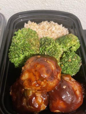 Ree Fit Ground Turkey Meatballs. Served on a bed of spinach, steamed broccoli and brown rice.