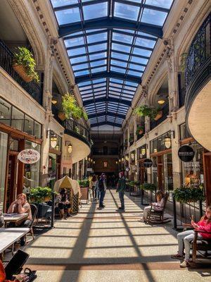 Entering the arcade (indoor boutique shops, if you're looking for pinball it's across the street)