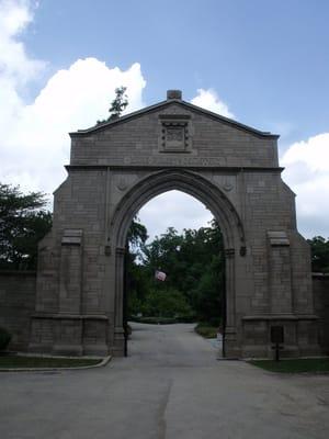 The enormous gate that lets you know you're about to leave the mundane world behind.